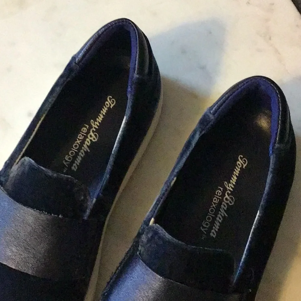 NWOT Tommy Bahama Cove Floral Relaxology Blue Slip-Ons